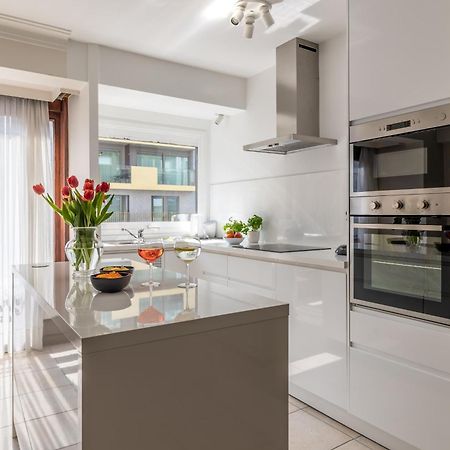Weloveoostende - Newly Renovated Large Apartment 150M From The Beach - Including Bed Sheets And Final Clea-Ning Oostende Exterior foto